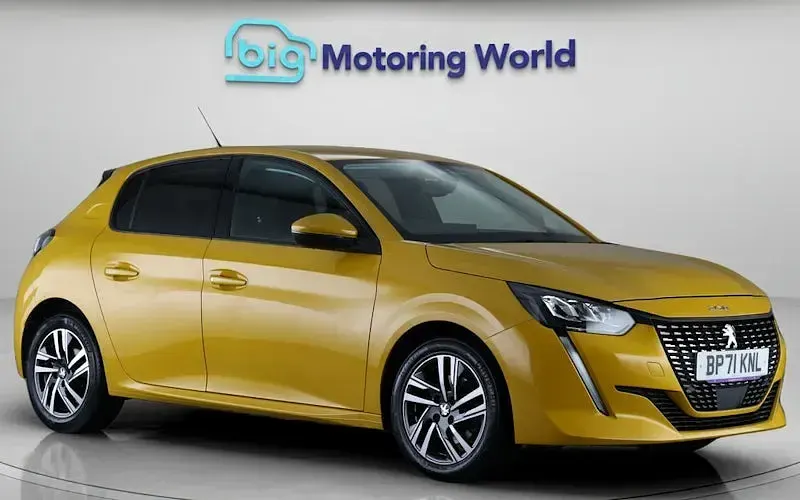 Second-hand Peugeot 208 Allure Premium 102 CP (75 kW) 2022 Hatchback