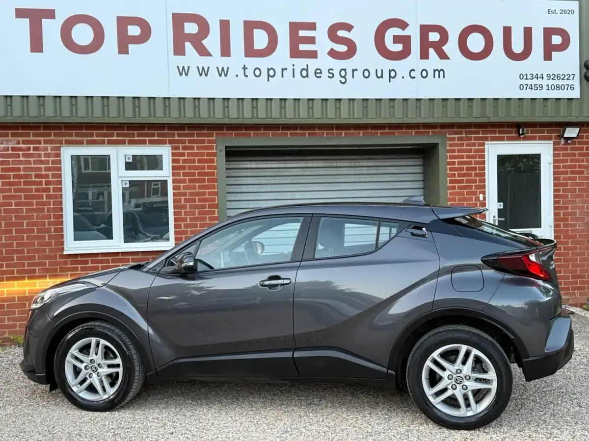 Usado Toyota C-HR 122 CV (89 kW) 2022 Gris SUV