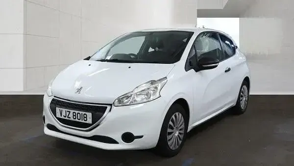 Begagnad Peugeot 208 Access 68 HK (50 kW) 2014 Vit Halvkombi
