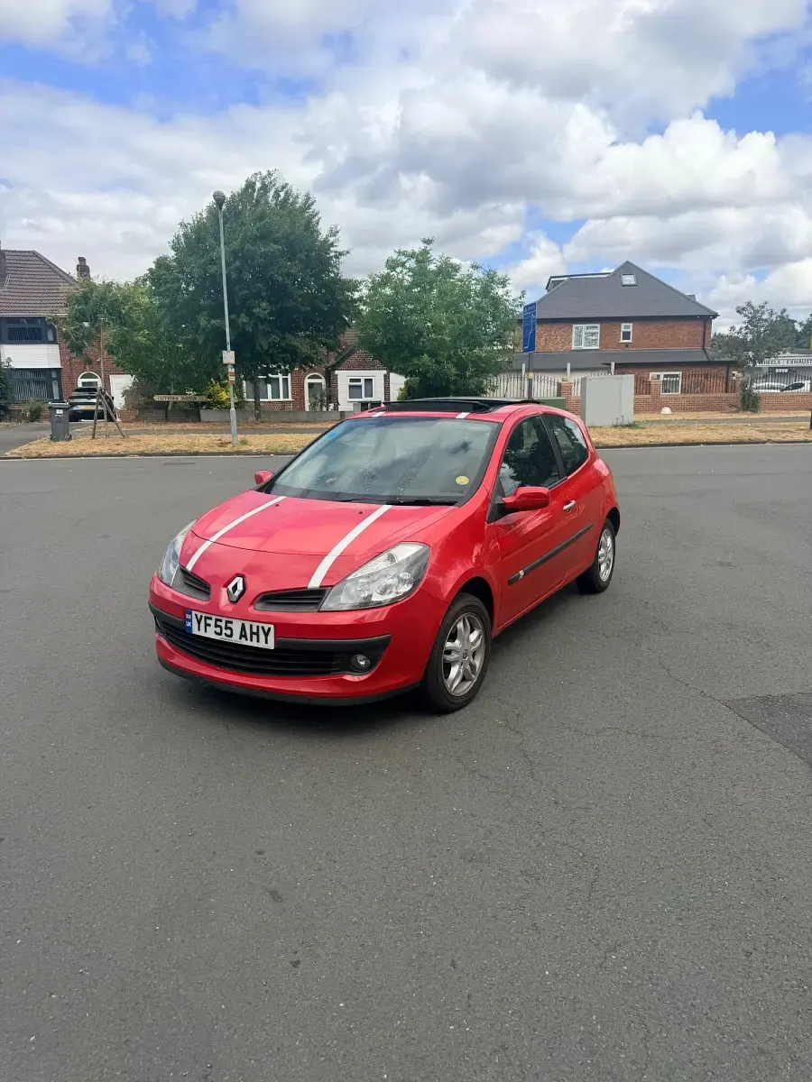 Used Renault Clio Dynamique 2005 Red Hatchback