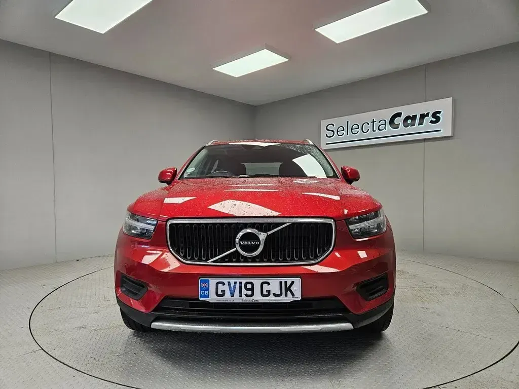 Used Volvo XC40 Momentum 2019 Red SUV