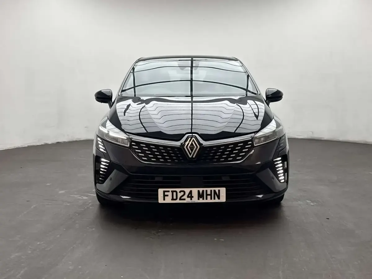 Used Renault Clio V Techno 140 HP (102 kW) 2024 Black Hatchback