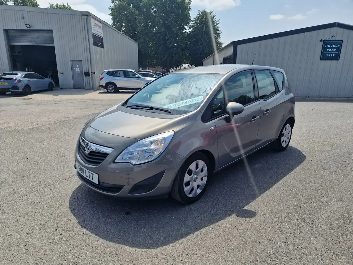 Used Vauxhall Meriva 100 HP (73 kW) 2011 Brown MPV
