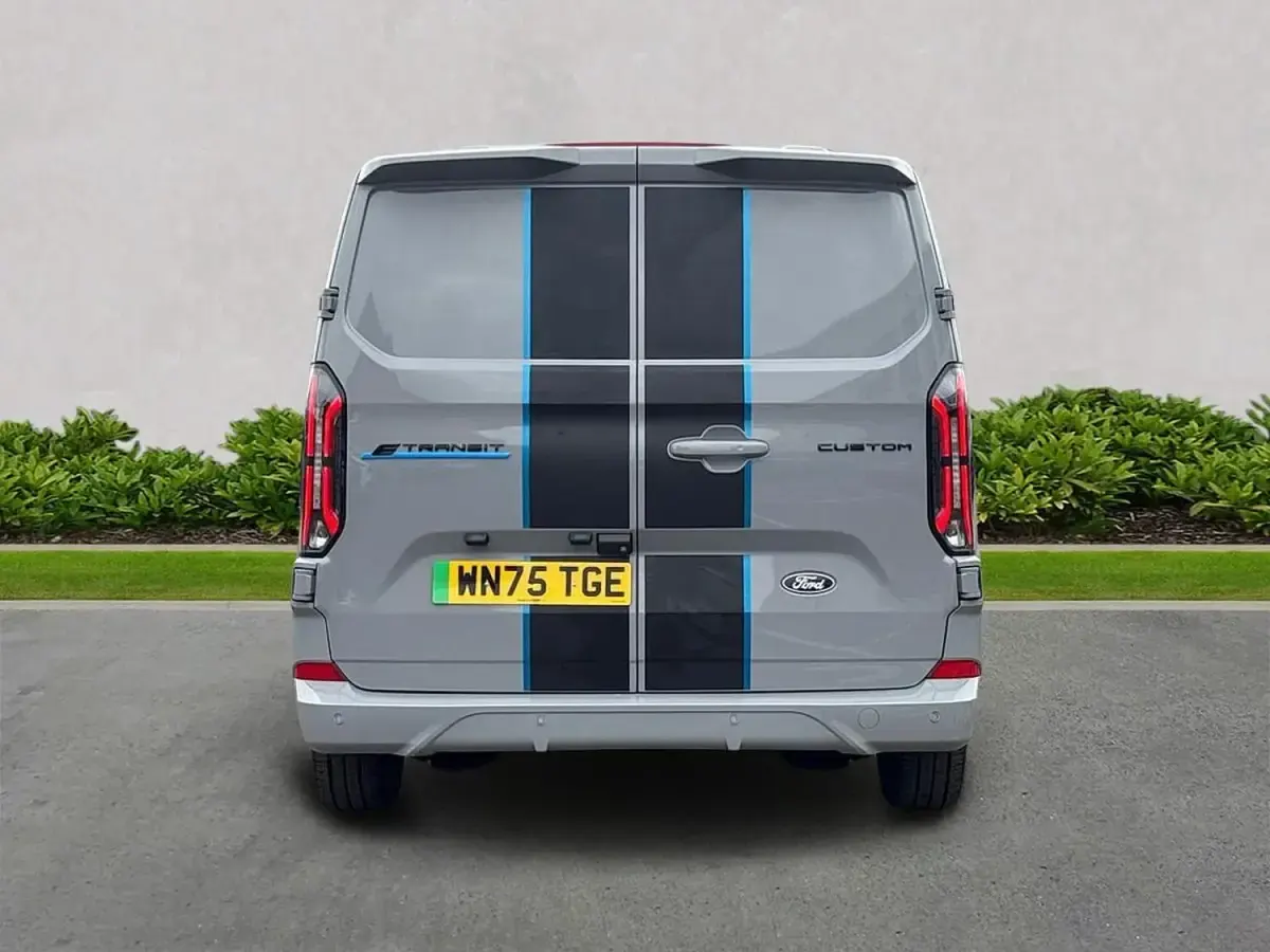 Usado Ford E-Transit Sport 160 kW (218 HP) 2025 Cinzento Van