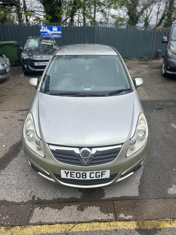Used Vauxhall Corsa Club 89 HP (65 kW) 2008 Gold Hatchback