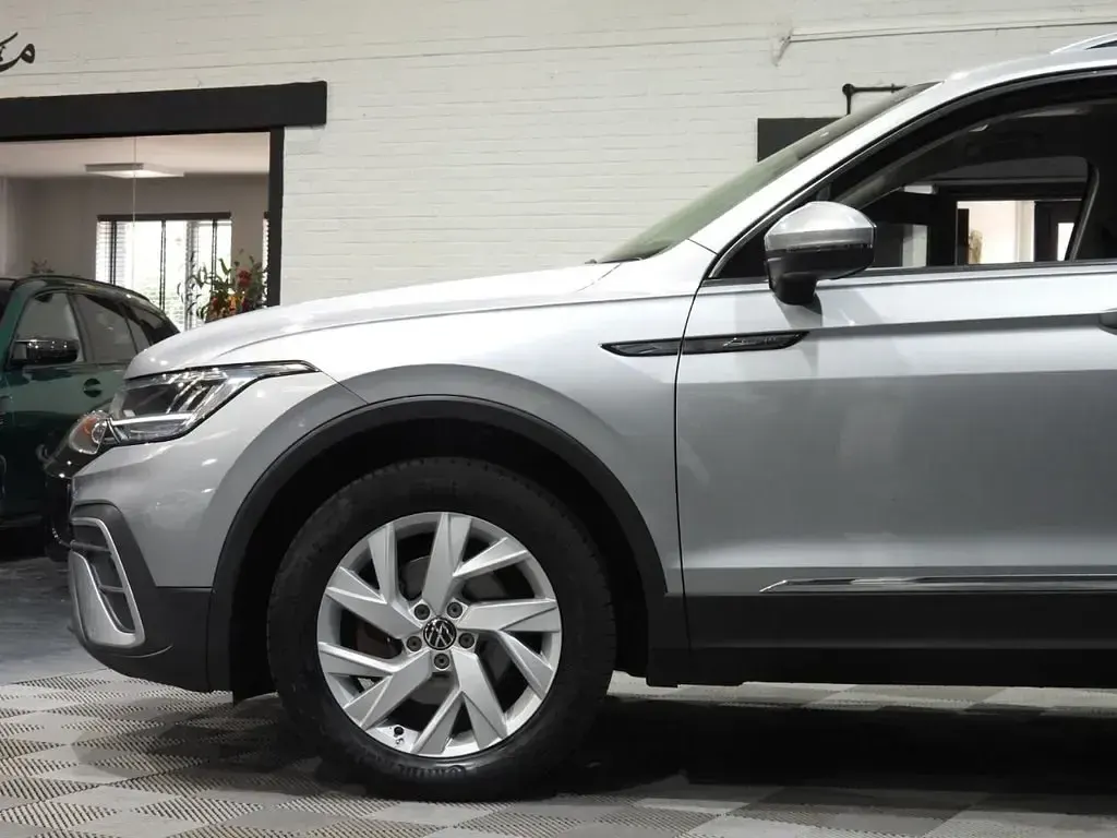 Second-hand VW Tiguan Allspace S 150 CP (110 kW) 2023 Argintiu SUV