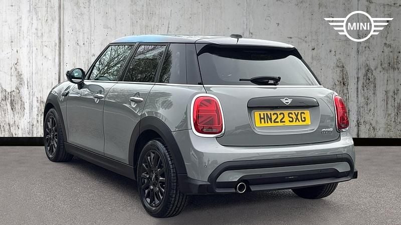 Usado Mini Cooper Classic 136 CV (100 kW) 2022 Gris Utilitario