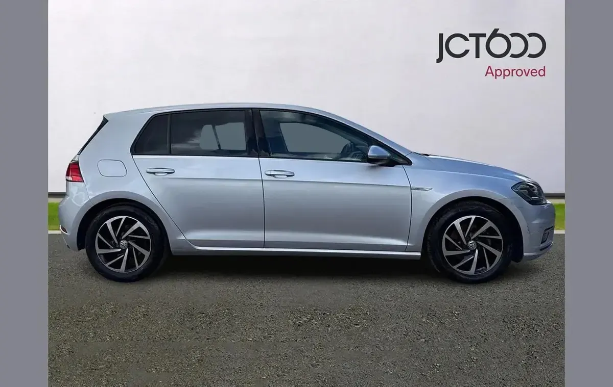 Used VW Golf VIII Edition 128 HP (94 kW) 2020 Silver Hatchback