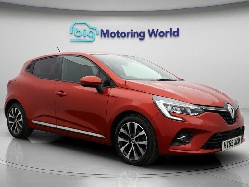 Red Used 2020 Renault Clio V Iconic Hatchback | £8,700 (Good price) - Image 1/4