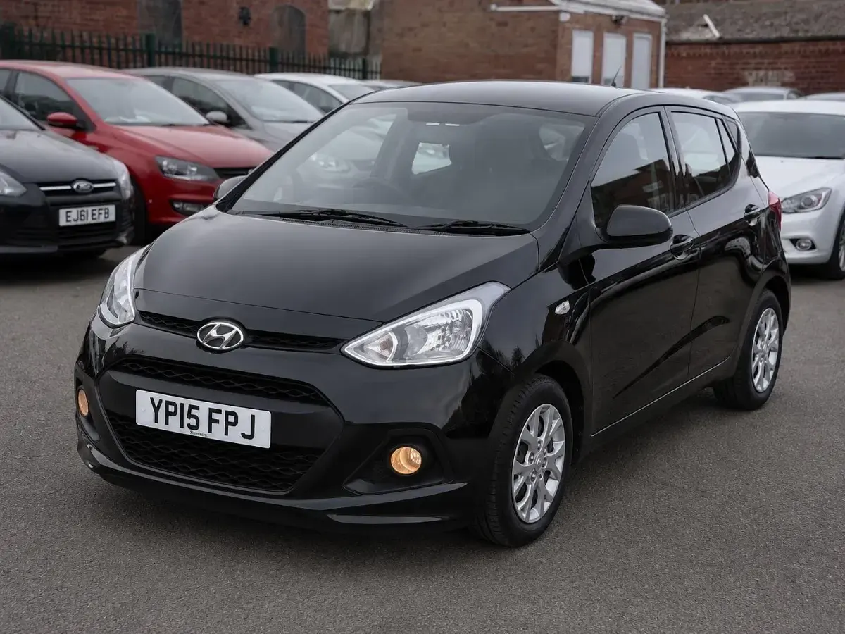 Used Hyundai i10 67 HP (49 kW) 2015 Black Hatchback