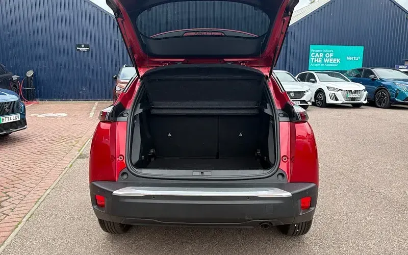 Used Peugeot 2008 Active+ 101 HP (74 kW) 2023 Red SUV