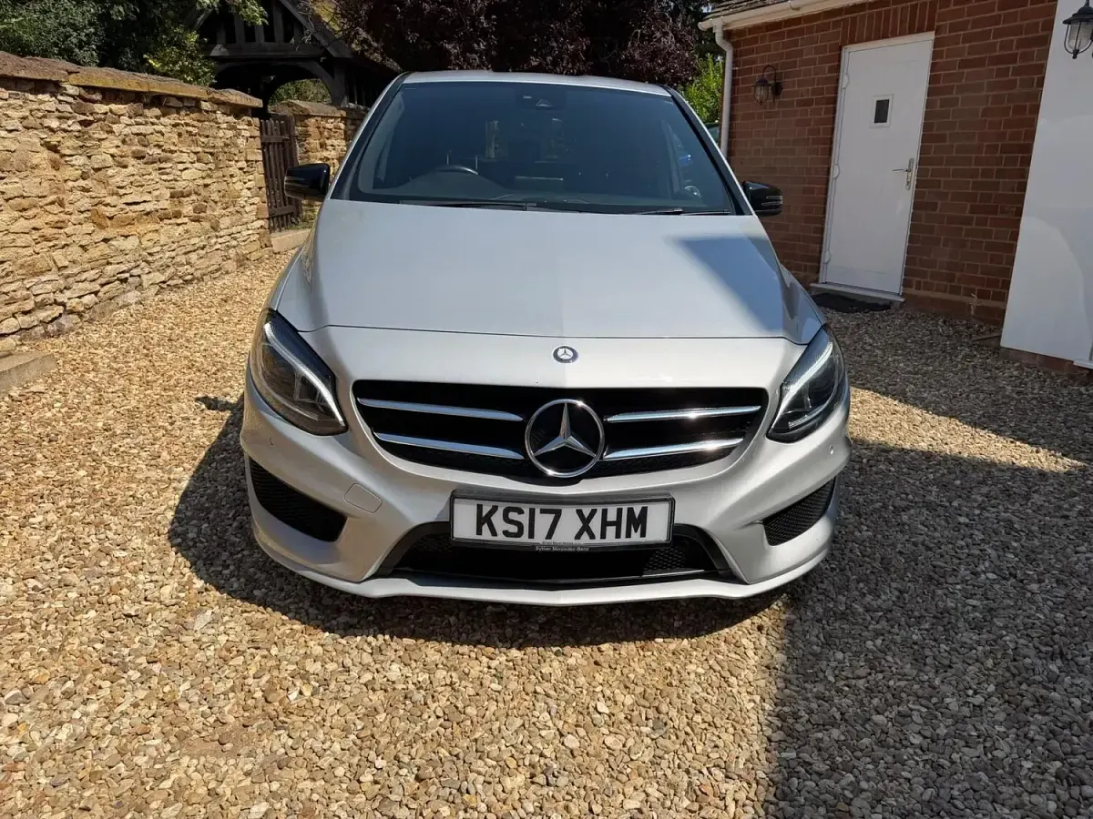 Used Mercedes B180 AMG Line Premium 109 HP (80 kW) 2017 Silver Hatchback