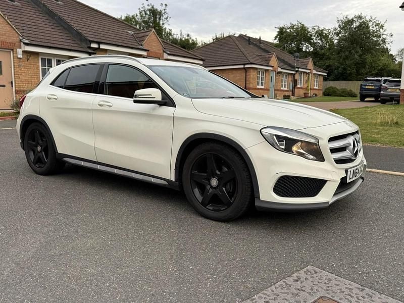 White Used 2014 Mercedes GLA200 AMG line SUV | £8,495 (Fair price) - Image 1/4