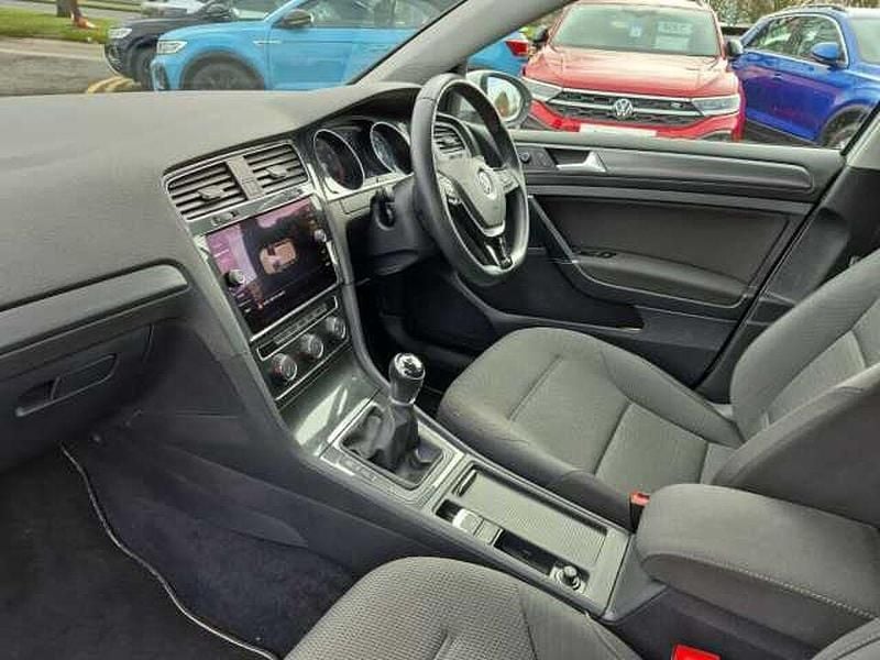 Used VW Golf VII SE 150 HP (110 kW) 2019 White Hatchback