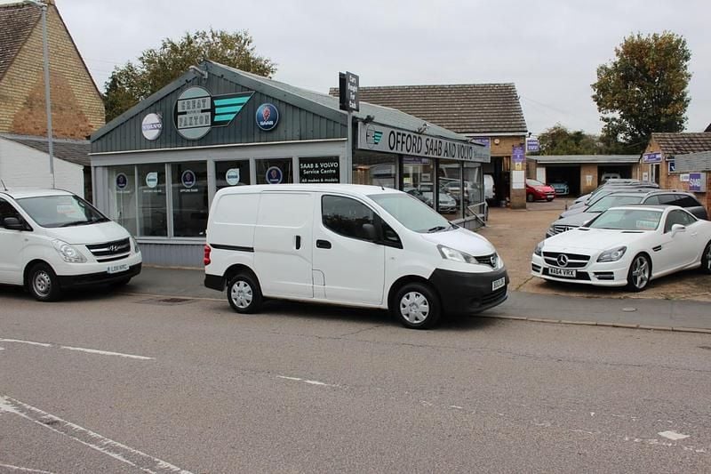 White Used 2012 Nissan NV200 N-TEC Van | £3,995 (Good price) - Image 1/4