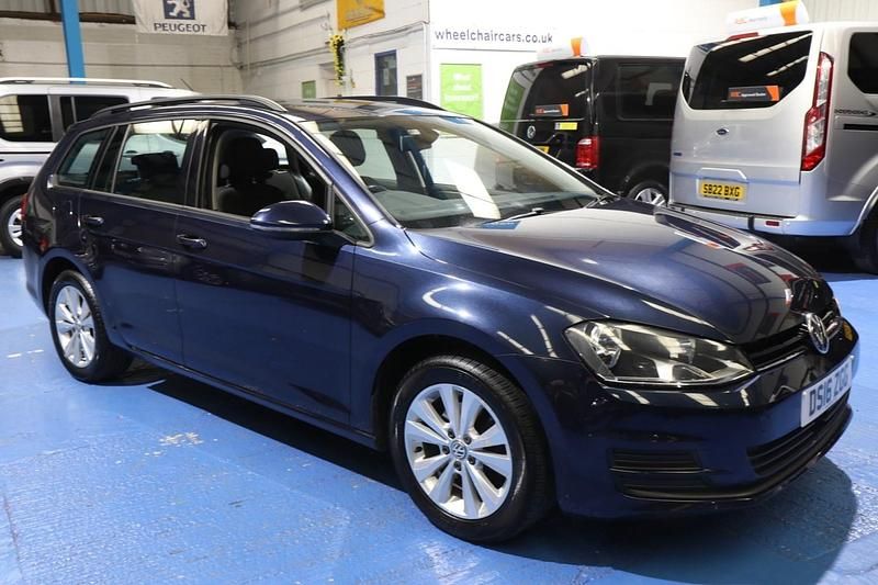 Used VW Golf VII SE 125 HP (91 kW) 2016 Blue Estate