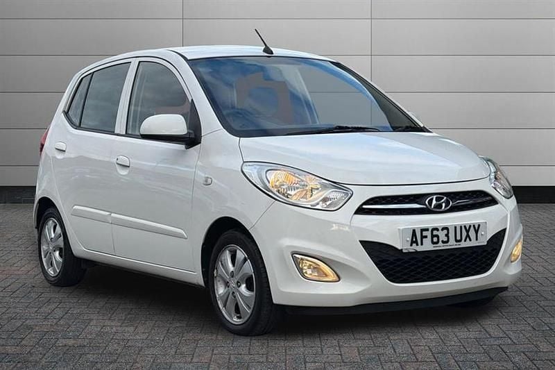 Crystal white Used 2013 Hyundai i10 Active Hatchback | £3,495 (Fair price) - Image 1/2
