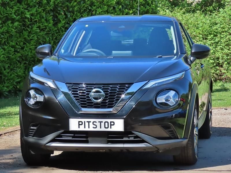 Black metallic Used 2021 Nissan Juke Acenta SUV | £12,900 (Good price) - Image 1/3