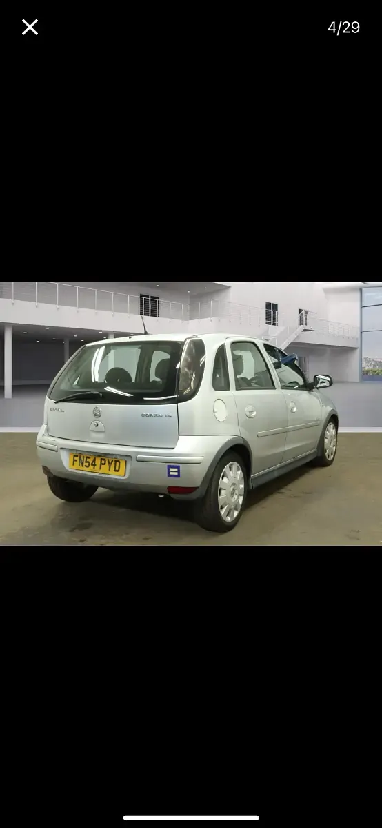 Używany Vauxhall Corsa Design Edition 2004 Srebrny Hatchback