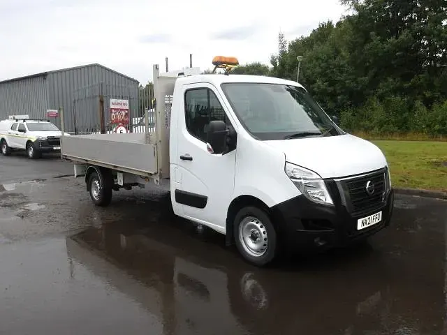 Used Nissan NV400 Tekna 135 HP (99 kW) 2021 White Van