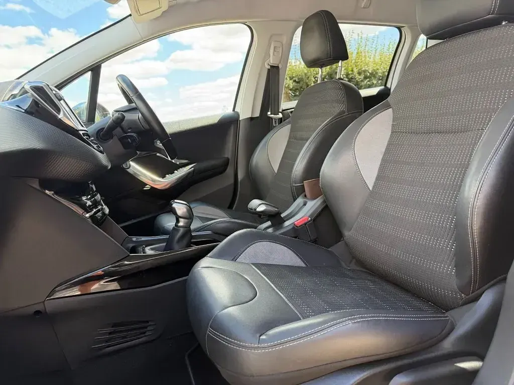 Used Peugeot 2008 Allure 100 HP (73 kW) 2016 White SUV