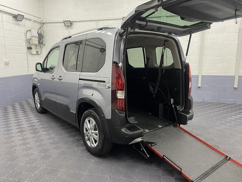 Begagnad Peugeot Rifter Allure 2020 Grå Minibuss