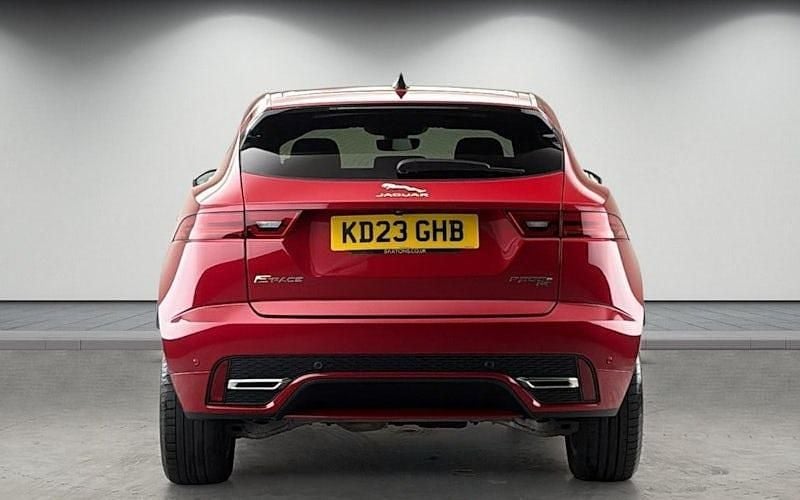 Usado Jaguar E-Pace R-Dynamic 309 HP (227 kW) 2022 Vermelho SUV