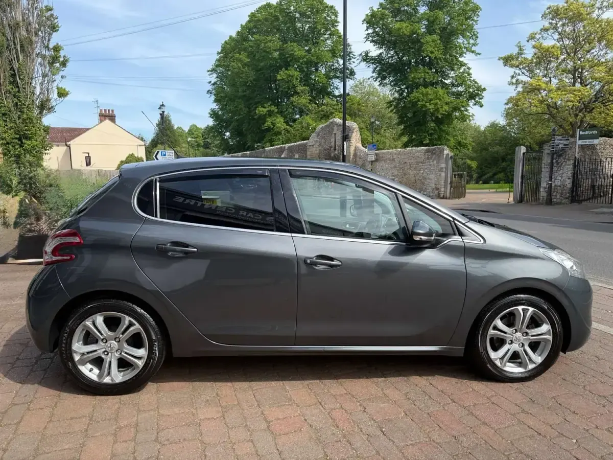 Używany Peugeot 208 Allure 68 KM (50 kW) 2012 Szary Hatchback