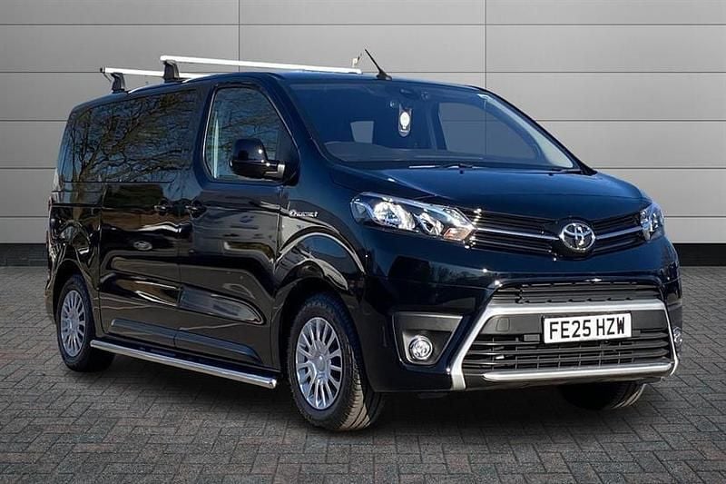 Black New 2025 Toyota Proace Verso Estate | £39,000 - Image 1/3