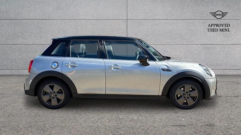Używany Mini Cooper S Classic 176 KM (129 kW) 2023 Srebrny Hatchback