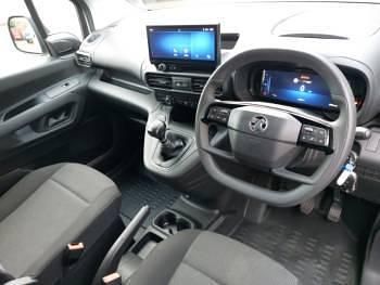 Used Vauxhall Combo 100 HP (73 kW) 2024 White Van