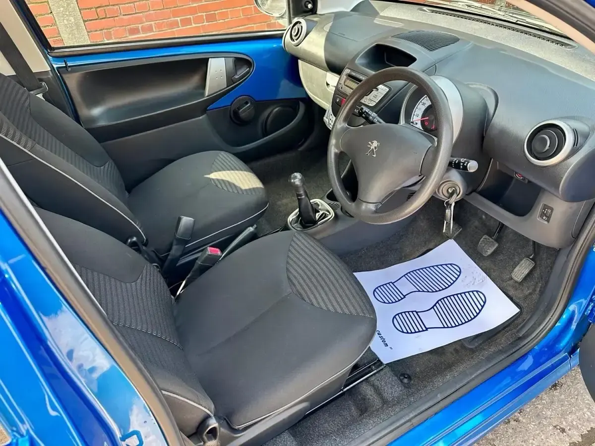 Second-hand Peugeot 107 Active 68 CP (50 kW) 2013 Albastru Hatchback