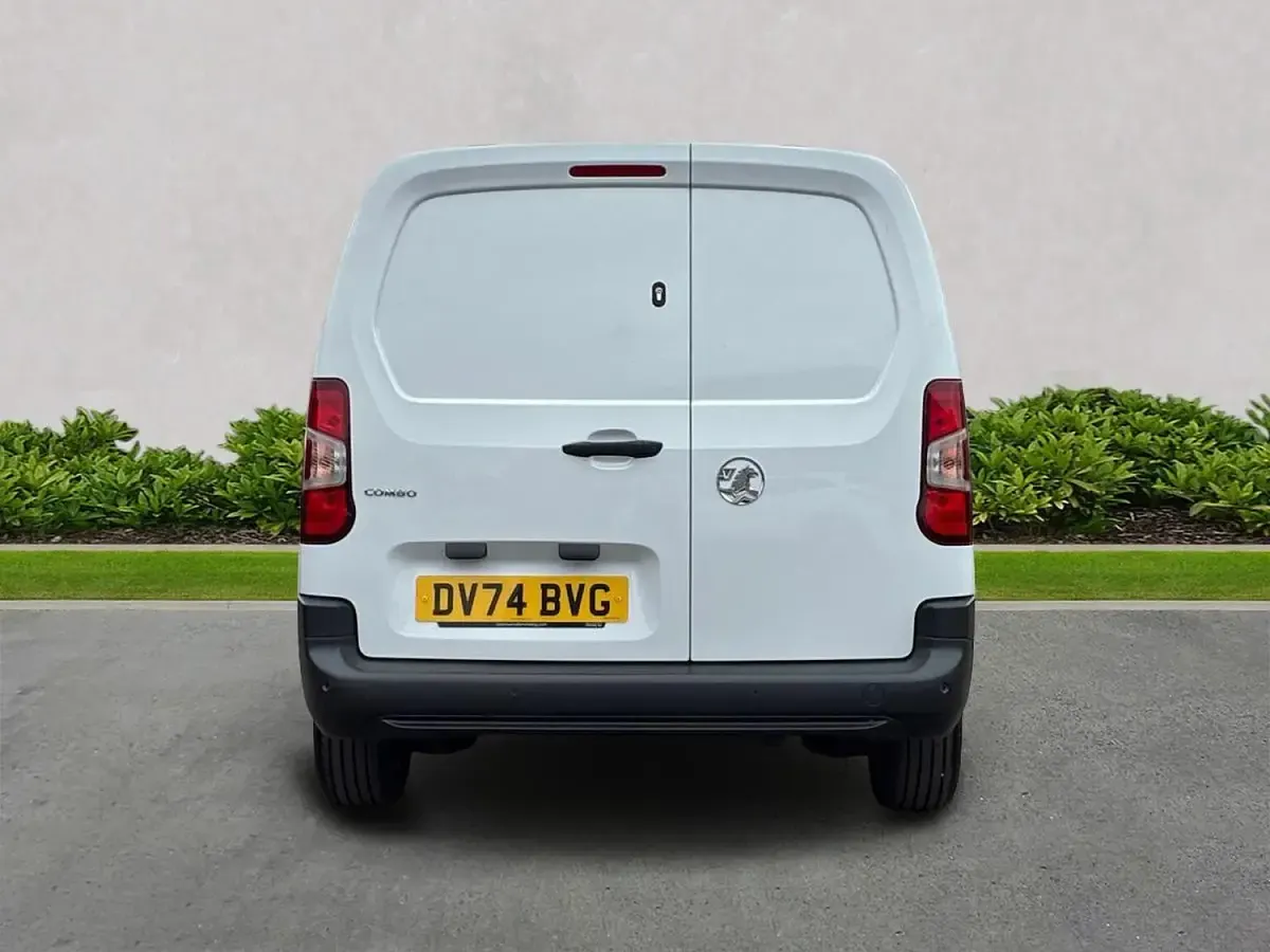 Used Vauxhall Combo S 2024 White MPV