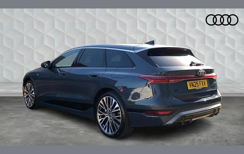 Usado Audi e-tron S-Line 206 kW (281 HP) 2025 Azul SUV