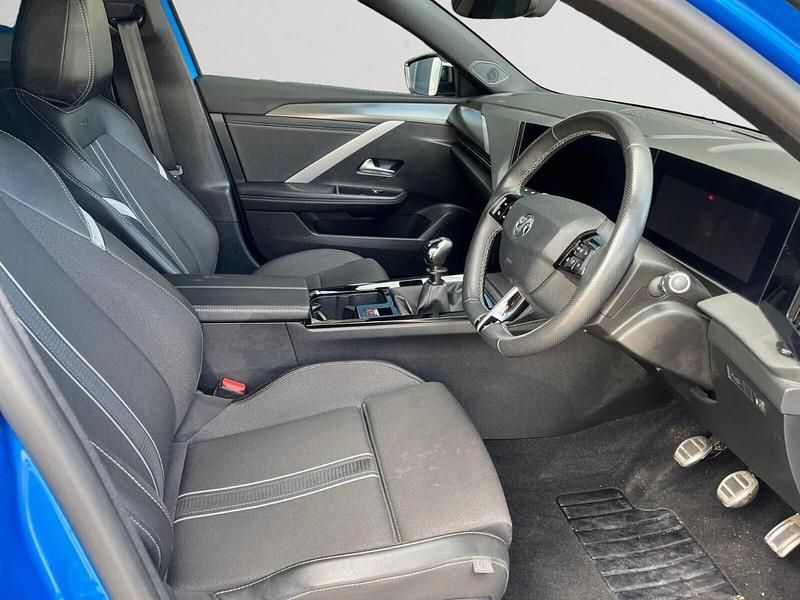 Blue Used 2023 Vauxhall Astra S Estate | £18,000 (Fair price) - Image 1/3
