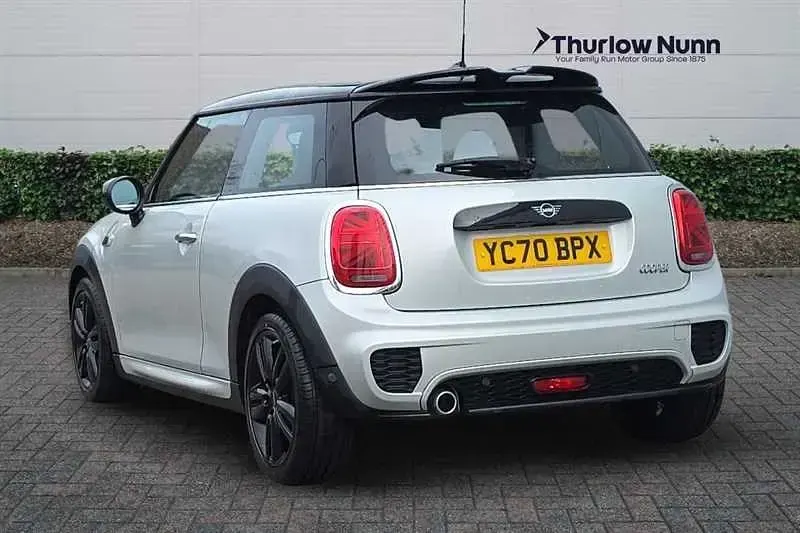 Usado Mini Cooper Hatch 136 CV (100 kW) 2020 Plateado Utilitario