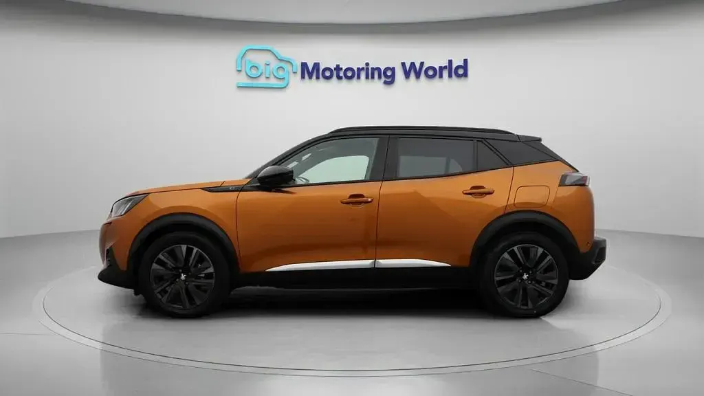 Used Peugeot e-2008 Premium 100 kW (136 HP) 2022 Orange SUV