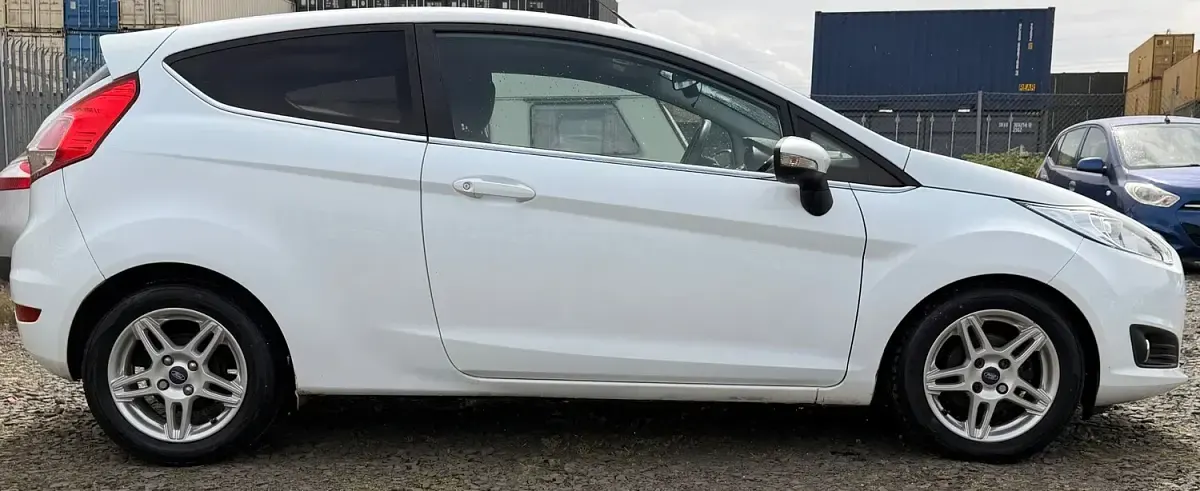 Used Ford Fiesta Zetec 100 HP (73 kW) 2014 White Hatchback