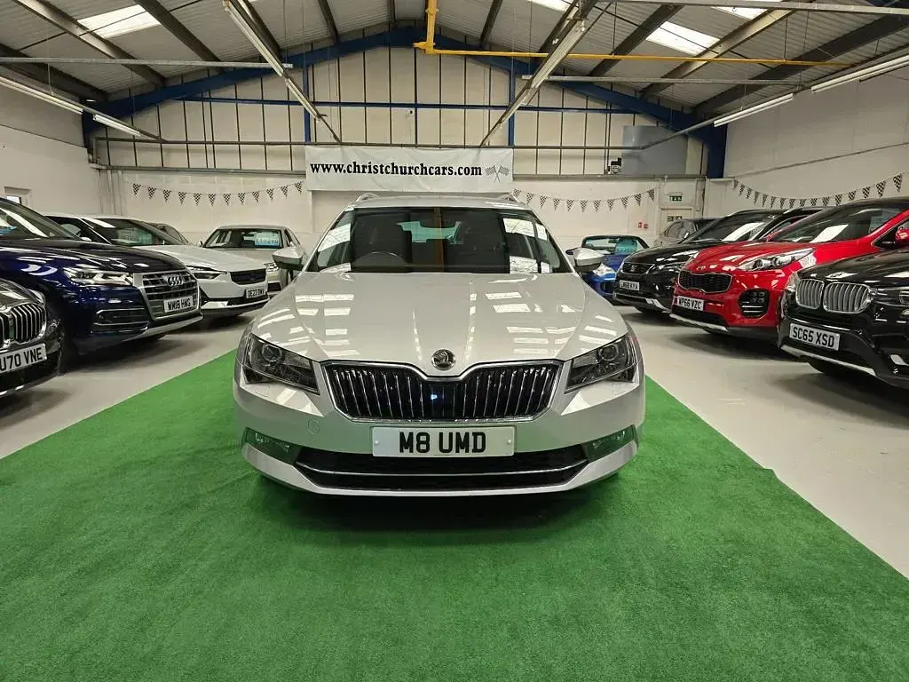 Used Skoda Superb SE L Executive 190 HP (139 kW) 2017 Silver Estate