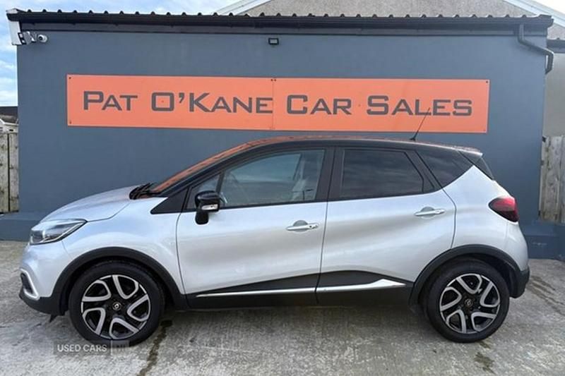 Used Renault Captur Iconic 90 HP (66 kW) 2018 Silver/black SUV
