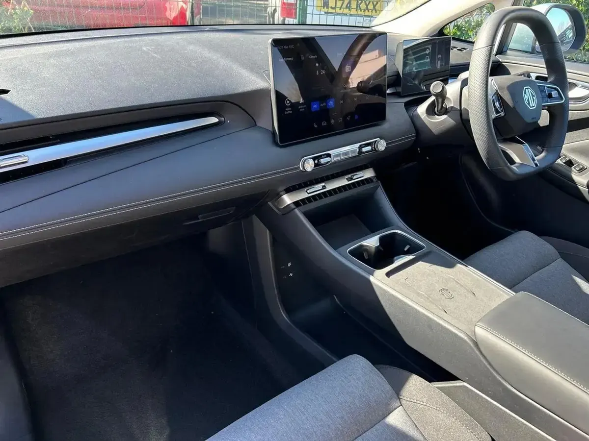 Ny MG MG4 EV Comfort 53 kW (73 HK) 2026 Grön Halvkombi