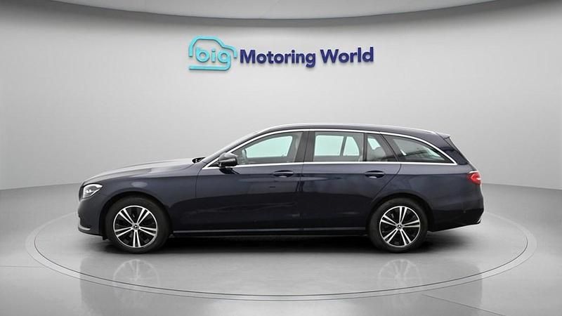 Used Mercedes E200 211 HP (155 kW) 2021 Blue Estate