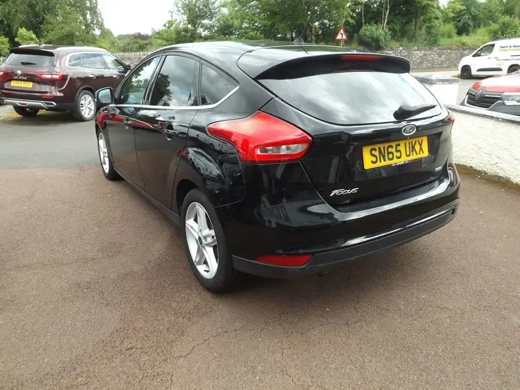 Used Ford Focus Zetec 100 HP (73 kW) 2015 Black Hatchback