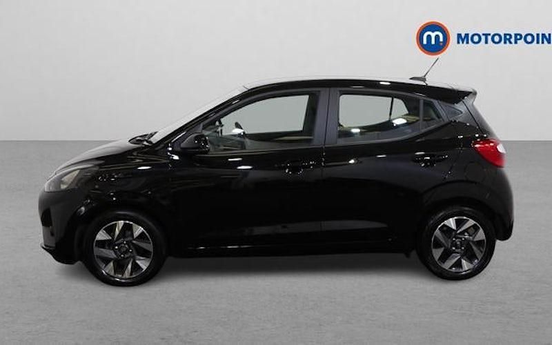 Used Hyundai i10 Advanced 63 HP (46 kW) 2025 Black Hatchback