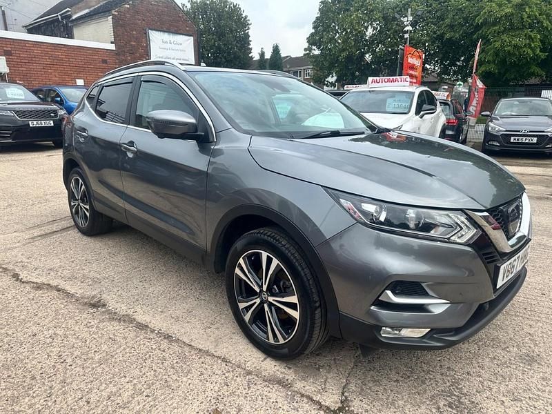 Grey Used 2017 Nissan Qashqai N-Connecta SUV | £8,490 (Fair price) - Image 1/4
