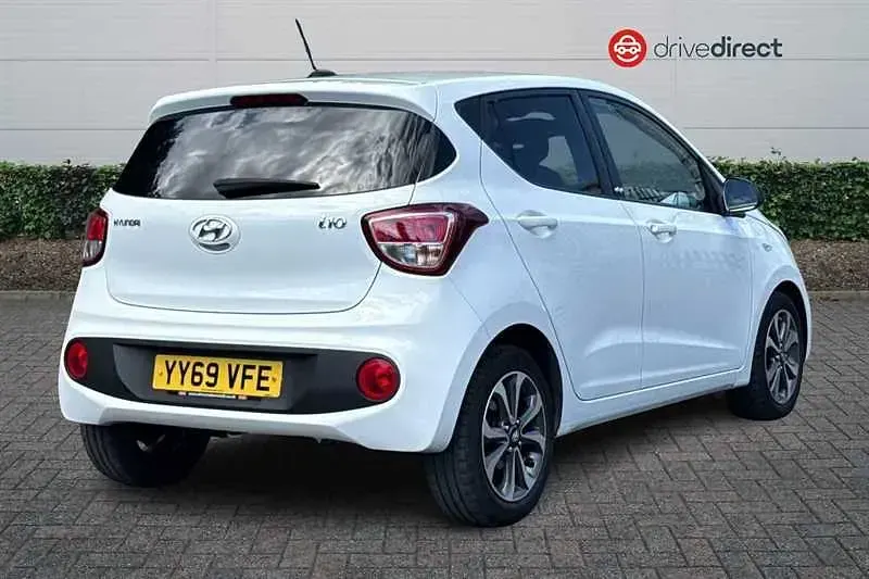 Used Hyundai i10 67 HP (49 kW) 2020 White Hatchback