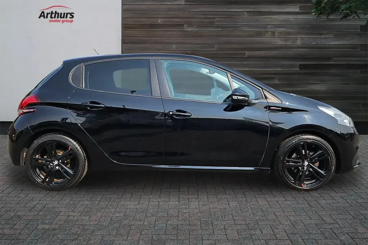Used Peugeot 208 GT-line 2019 Black Hatchback