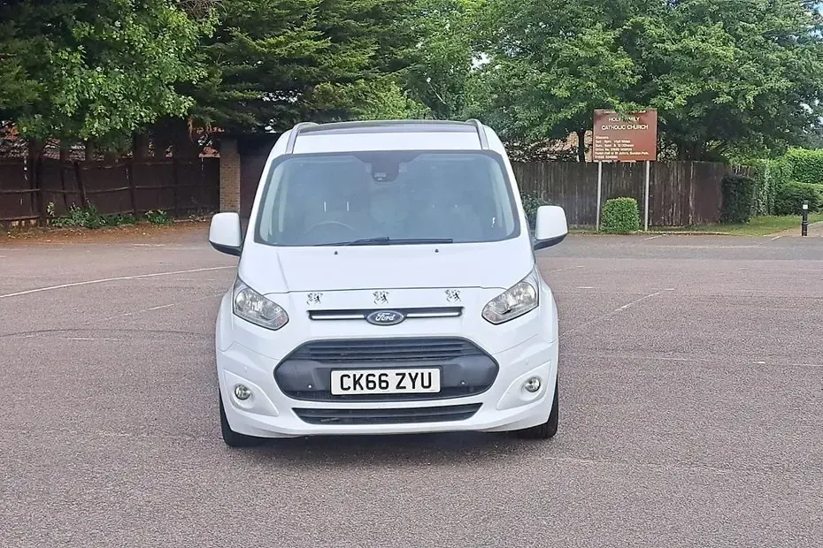 Used Ford Tourneo Connect Titanium 120 HP (88 kW) 2016 White MPV
