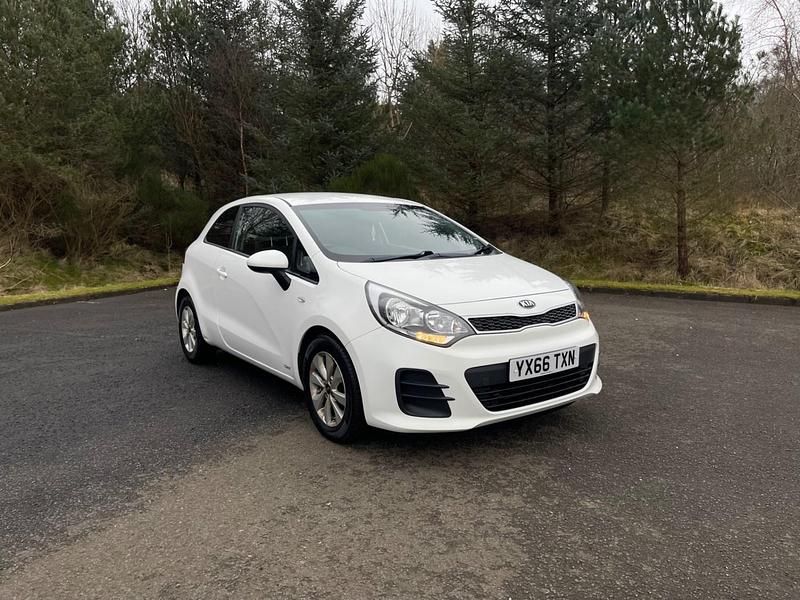 Used Kia Rio 2016 White Hatchback
