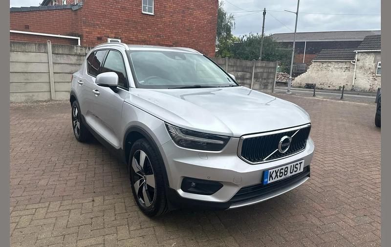 Silver Used 2018 Volvo XC40 Momentum SUV | £15,995 (Fair price) - Image 1/4